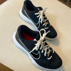 Nike Alpha Huarache Turf for baseball. Size 3.5Y. Excellent used condition.